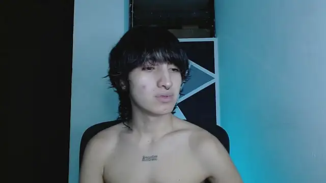 littlextreme online show from May 12, 3:04 am
