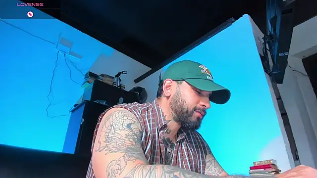 Snapshot of CamiloGray_ chatting on September 18, 3:58 pm CamiloGray online show from September 18, 3:58 pm