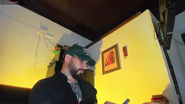 Snapshot of CamiloGray_ chatting on September 19, 4:07 pm CamiloGray online show from September 19, 4:07 pm