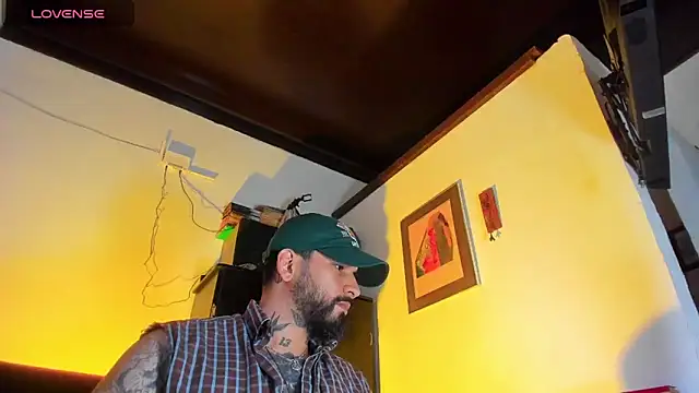 Snapshot of CamiloGray_ chatting on September 10, 2:16 pm CamiloGray online show from September 10, 2:16 pm