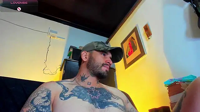 Snapshot of CamiloGray_ chatting on February 16, 2:00 pm CamiloGray online show from February 16, 2:00 pm