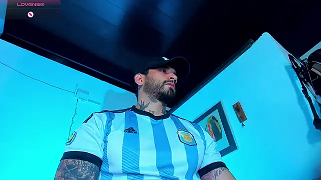 Snapshot of CamiloGray_ chatting on December 11, 12:49 pm CamiloGray online show from December 11, 12:49 pm