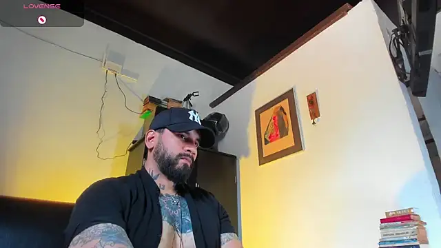 Snapshot of CamiloGray_ chatting on September 17, 3:57 pm CamiloGray online show from September 17, 3:57 pm