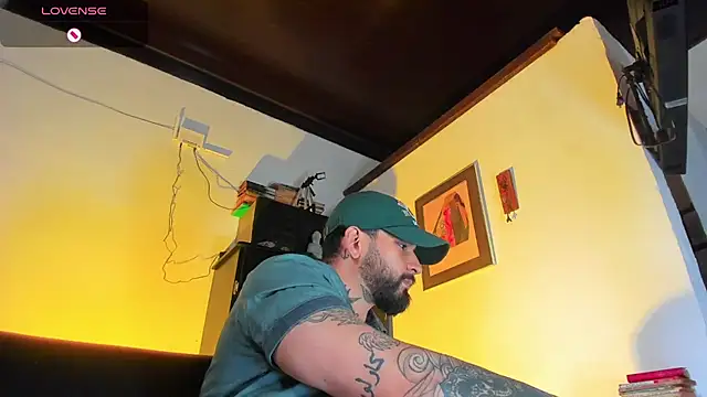 Snapshot of CamiloGray_ chatting on September 11, 2:27 pm CamiloGray online show from September 11, 2:27 pm