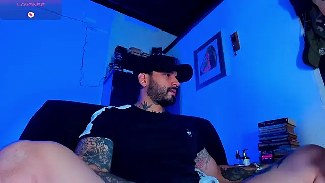 Snapshot of CamiloGray_ chatting on January 23, 1:24 pm CamiloGray online show from January 23, 1:24 pm