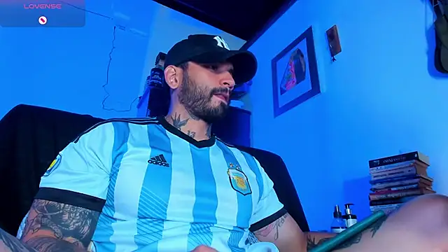 Snapshot of CamiloGray_ chatting on January 22, 1:32 pm CamiloGray online show from January 22, 1:32 pm