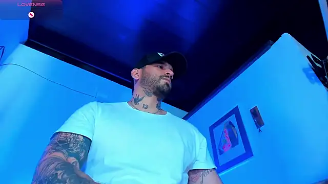 Snapshot of CamiloGray_ chatting on January 2, 3:29 pm CamiloGray online show from January 2, 3:29 pm