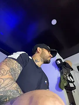 Snapshot of CamiloGray_ chatting on January 29, 1:07 pm CamiloGray online show from January 29, 1:07 pm