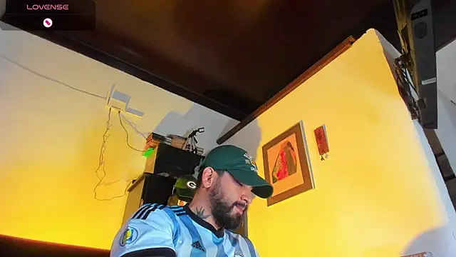 Snapshot of CamiloGray_ chatting on September 14, 2:41 pm CamiloGray online show from September 14, 2:41 pm