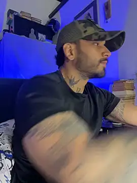 Snapshot of CamiloGray_ chatting on February 24, 3:09 pm CamiloGray online show from February 24, 3:09 pm