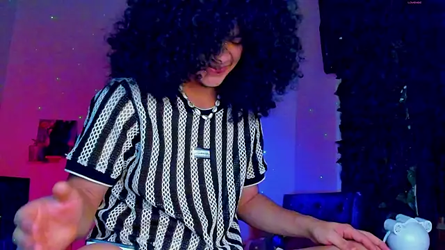 Snapshot of sweetvond_ chatting on September 15, 12:46 am sweetvond online show from September 15, 12:46 am