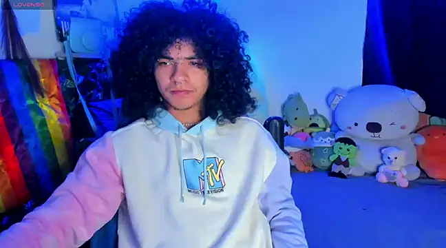 Snapshot of sweetvond_ chatting on February 7, 3:24 am sweetvond online show from February 7, 3:24 am