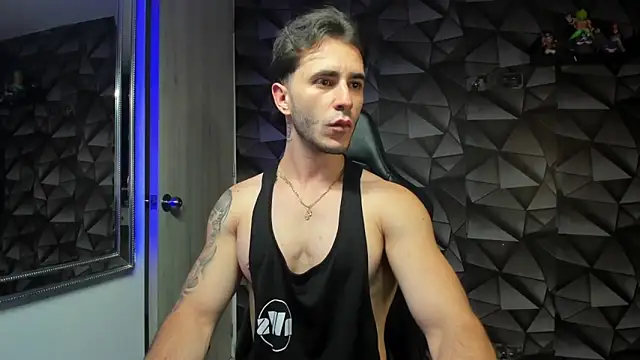 Snapshot of Latino_stud4u chatting on March 14, 12:32 am Latino stud4u online show from March 14, 12:32 am