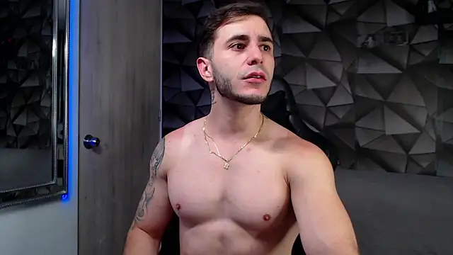Snapshot of Latino_stud4u chatting on September 22, 11:59 pm Latino stud4u online show from September 22, 11:59 pm