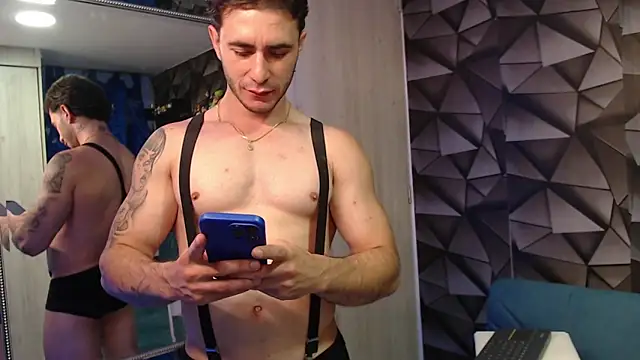 Snapshot of Latino_stud4u chatting on February 7, 11:13 pm Latino stud4u online show from February 7, 11:13 pm
