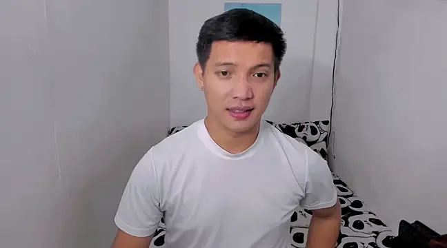 Snapshot of xSebastian19 chatting on December 18, 3:22 pm xSebastian19 online show from December 18, 3:22 pm