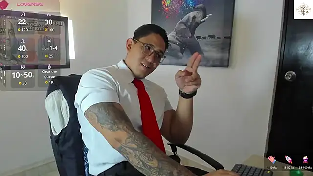 Snapshot of Colton_Massif chatting on October 21, 7:17 pm Colton Massif online show from October 21, 7:17 pm