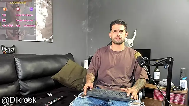 Snapshot of Davevilboy chatting on February 6, 12:05 pm Davevilboy online show from February 6, 12:05 pm