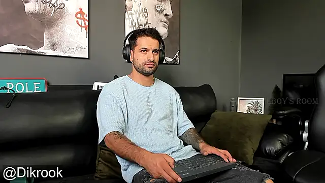 Snapshot of Davevilboy chatting on December 2, 1:55 pm Davevilboy online show from December 2, 1:55 pm