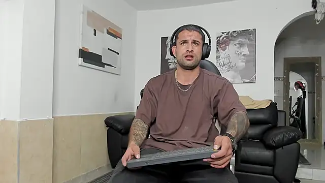 Snapshot of Davevilboy chatting on September 10, 12:37 pm Davevilboy online show from September 10, 12:37 pm
