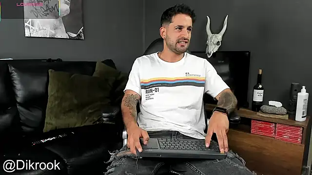 Snapshot of Davevilboy chatting on January 28, 12:32 pm Davevilboy online show from January 28, 12:32 pm