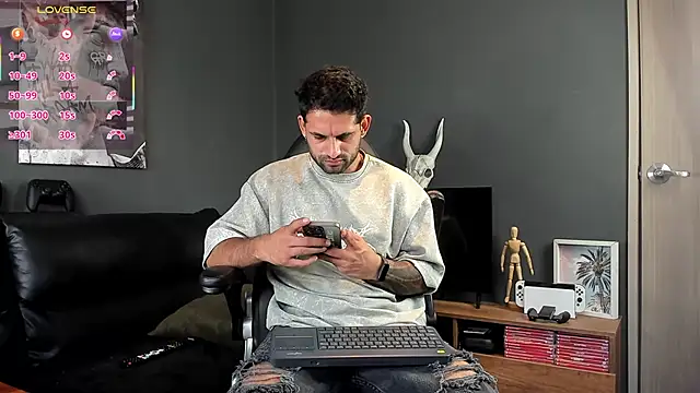 Snapshot of Davevilboy chatting on February 7, 12:17 pm Davevilboy online show from February 7, 12:17 pm