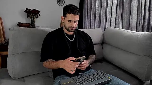 Snapshot of Davevilboy chatting on October 8, 3:27 pm Davevilboy online show from October 8, 3:27 pm