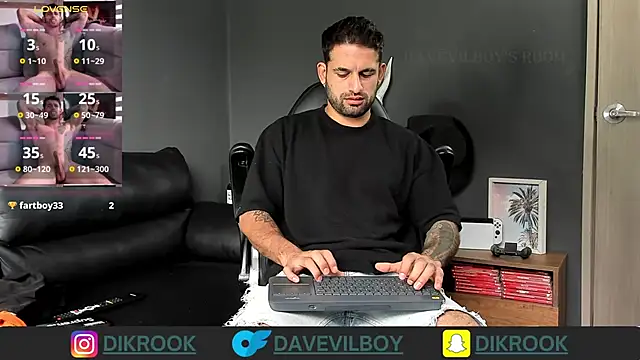 Snapshot of Davevilboy chatting on March 12, 12:26 pm Davevilboy online show from March 12, 12:26 pm
