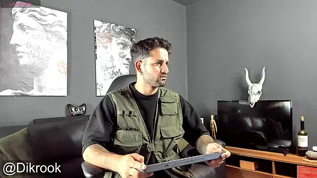 Snapshot of Davevilboy chatting on January 13, 9:19 am Davevilboy online show from January 13, 9:19 am