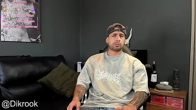 Snapshot of Davevilboy chatting on February 3, 12:14 pm Davevilboy online show from February 3, 12:14 pm