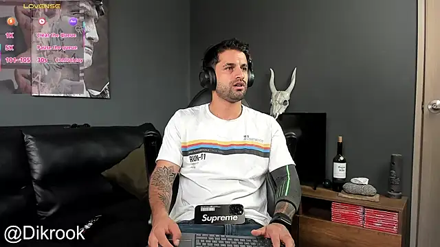 Snapshot of Davevilboy chatting on February 5, 12:17 pm Davevilboy online show from February 5, 12:17 pm