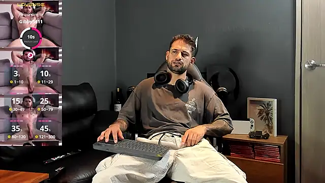 Snapshot of Davevilboy chatting on March 13, 12:13 pm Davevilboy online show from March 13, 12:13 pm