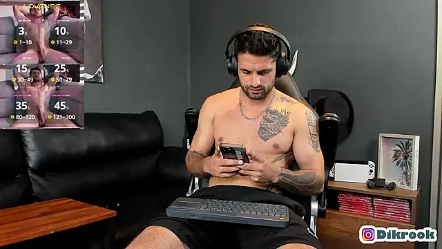 Snapshot of Davevilboy chatting on March 10, 12:49 pm Davevilboy online show from March 10, 12:49 pm