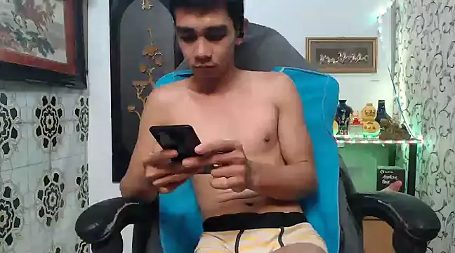Snapshot of asianmaster27 chatting on January 9, 10:20 pm asianmaster27 online show from January 9, 10:20 pm