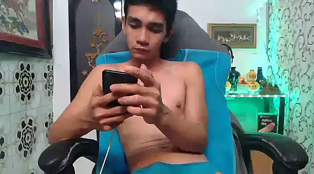 Snapshot of asianmaster27 chatting on January 8, 6:41 pm asianmaster27 online show from January 8, 6:41 pm