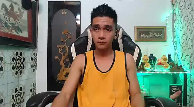 Snapshot of asianmaster27 chatting on January 21, 10:45 am asianmaster27 online show from January 21, 10:45 am
