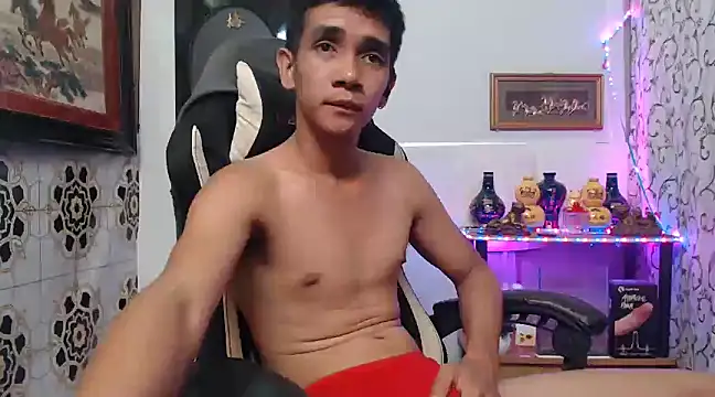 Snapshot of asianmaster27 chatting on January 2, 3:05 am asianmaster27 online show from January 2, 3:05 am