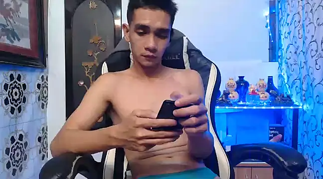 Snapshot of asianmaster27 chatting on December 6, 12:38 pm asianmaster27 online show from December 6, 12:38 pm