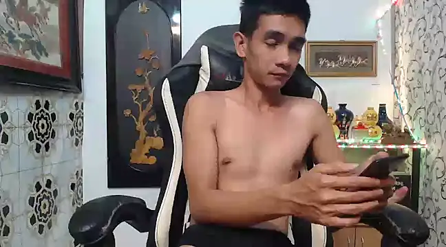Snapshot of asianmaster27 chatting on December 27, 10:34 am asianmaster27 online show from December 27, 10:34 am