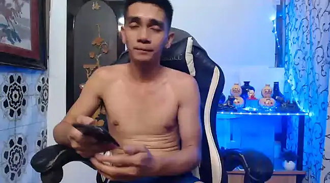Snapshot of asianmaster27 chatting on December 4, 9:07 am asianmaster27 online show from December 4, 9:07 am