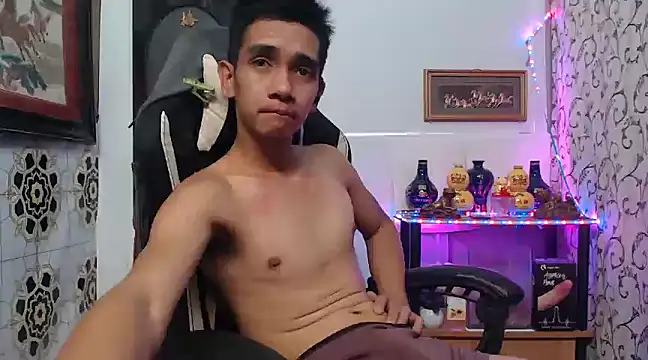 Snapshot of asianmaster27 chatting on December 26, 12:36 am asianmaster27 online show from December 26, 12:36 am