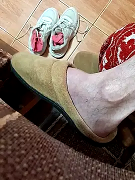 Snapshot of feet_toes chatting on February 19, 5:27 am feet toes online show from February 19, 5:27 am