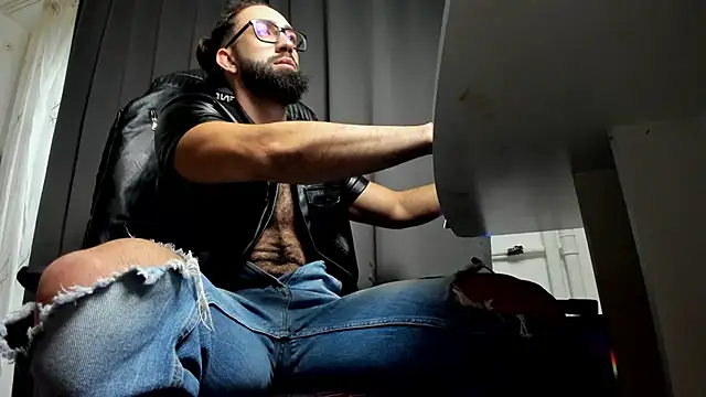 liamaesthetic online show from January 19, 8:05 am