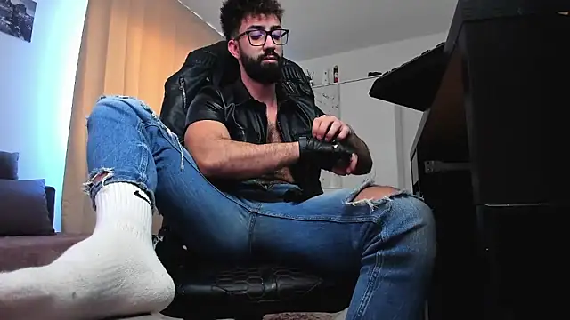 liamaesthetic online show from February 27, 7:20 am