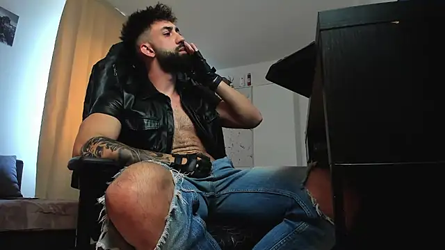 liamaesthetic online show from April 30, 7:59 am