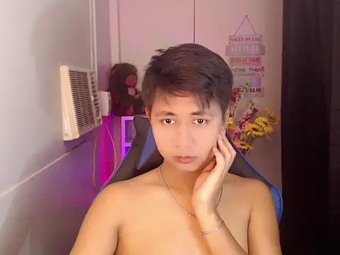 khael moreno online show from November 15, 5:59 pm