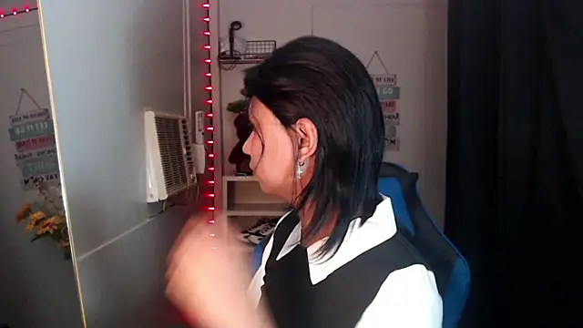 khael moreno online show from December 19, 8:55 am