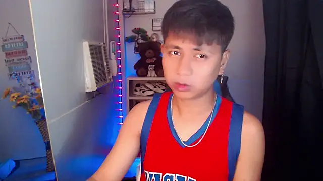 khael moreno online show from December 22, 2:36 pm