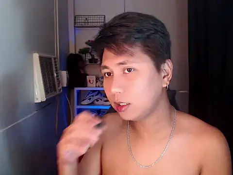 khael moreno online show from December 4, 2:18 am