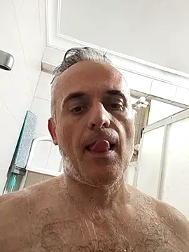 Snapshot of pussylove39 chatting on October 19, 9:29 pm pussylove39 online show from October 19, 9:29 pm